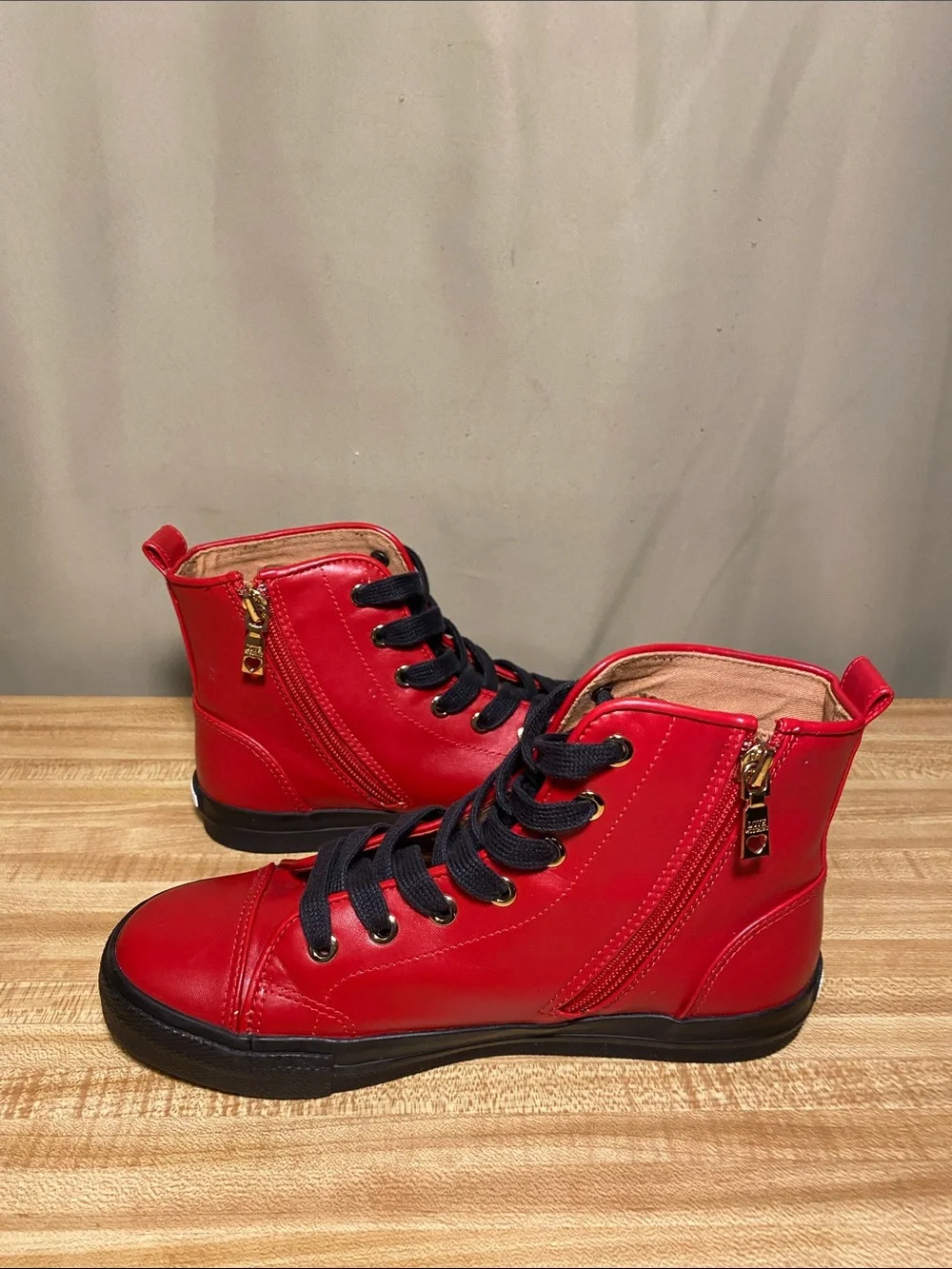 Love Moschino  Gold Heart Red Black Side Zip Hi top sneakers size 36/US 6 Women